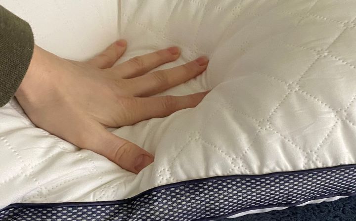 Confirming how perfectly soft and comfortable are the Meoflaw's alternative gel pillow