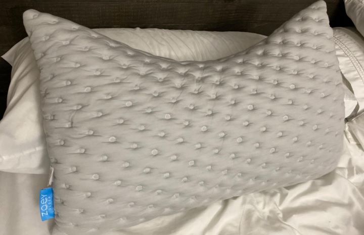 Using the breathable pillow for fibromyalgia from Zoey Sleep