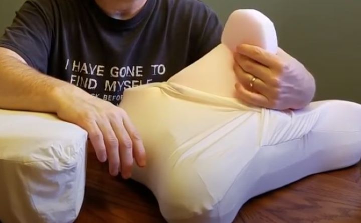 Reviewing the ear pillow's filling if it's breathable and adjustable enough to use