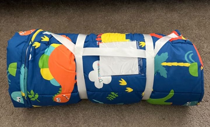  Analyzing the quality of the kids sleeping bags with a pillow